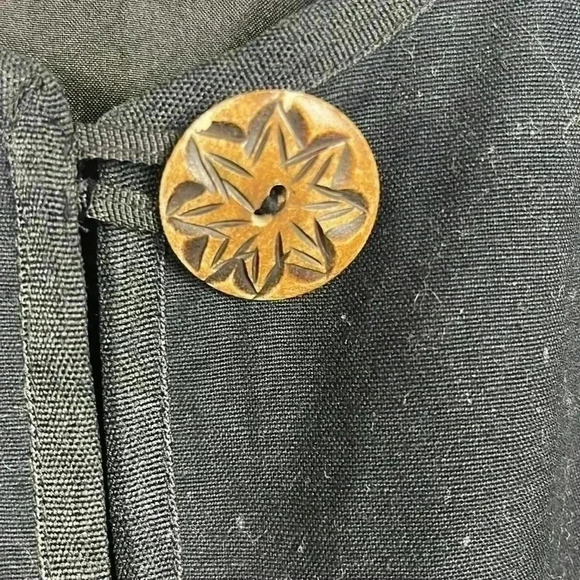 Alex Kim Womens Top Missy Black Gold M Tic Tac Toe Pattern Wooden Buttons Boxy - Picture 3 of 9